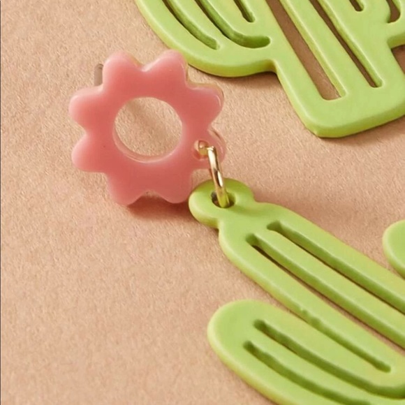 🌵New green catus drop earrings - Picture 2 of 2